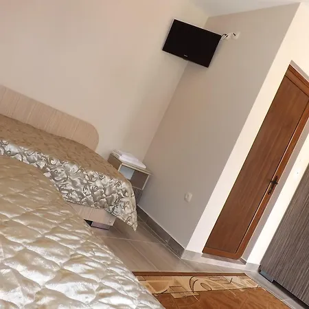 Lyubimets Hotel Fantasy חדר תמונה