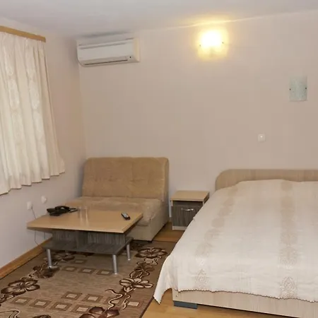 Lyubimets Hotel Fantasy חדר תמונה