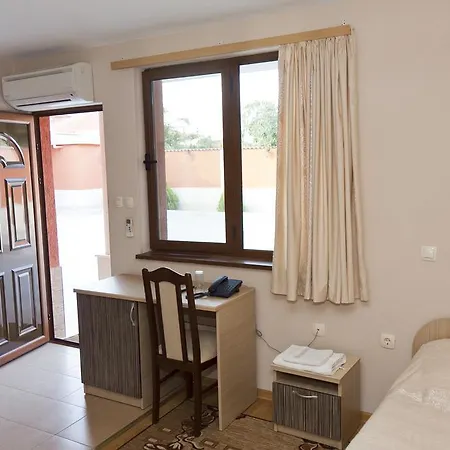 Lyubimets Hotel Fantasy חדר תמונה